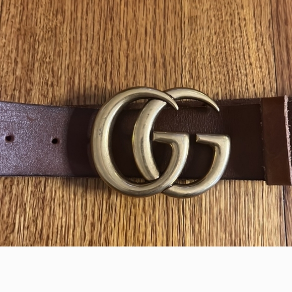 Women's Gucci belt in great condition 75/30. Width 1.5. Length 35 - Picture 2 of 5